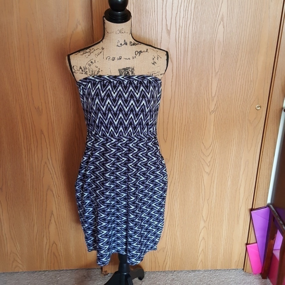 Medium navy and black Volcom high low dress.